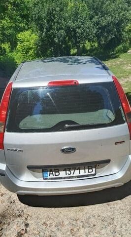 Серый Форд Фьюжн, объемом двигателя 1.4 л и пробегом 220 тыс. км за 1400 $, фото 1 на Automoto.ua