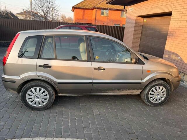 Сірий Форд Фьюжен, об'ємом двигуна 1.4 л та пробігом 243 тис. км за 1600 $, фото 1 на Automoto.ua