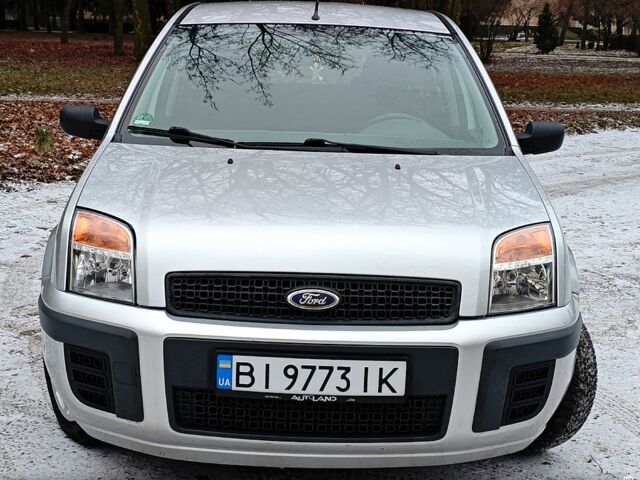 Серый Форд Фьюжн, объемом двигателя 1.2 л и пробегом 200 тыс. км за 3700 $, фото 1 на Automoto.ua