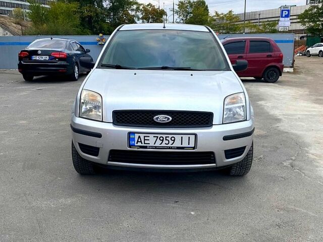 Серый Форд Фьюжн, объемом двигателя 1.4 л и пробегом 245 тыс. км за 6000 $, фото 1 на Automoto.ua