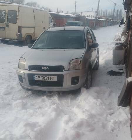 Сірий Форд Фьюжен, об'ємом двигуна 1.57 л та пробігом 240 тис. км за 3600 $, фото 1 на Automoto.ua