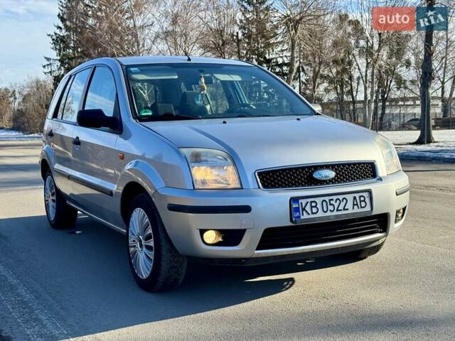 Серый Форд Фьюжн, объемом двигателя 1.4 л и пробегом 260 тыс. км за 5600 $, фото 1 на Automoto.ua