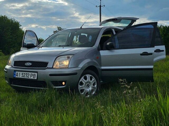 Сірий Форд Фьюжен, об'ємом двигуна 1.6 л та пробігом 230 тис. км за 4750 $, фото 1 на Automoto.ua