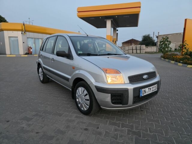 Серый Форд Фьюжн, объемом двигателя 1.3 л и пробегом 160 тыс. км за 3999 $, фото 1 на Automoto.ua