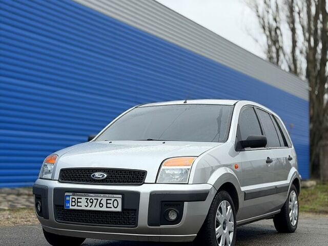 Сірий Форд Фьюжен, об'ємом двигуна 1.2 л та пробігом 200 тис. км за 4999 $, фото 1 на Automoto.ua