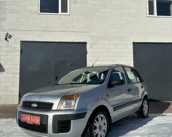 Серый Форд Фьюжн, объемом двигателя 1.4 л и пробегом 200 тыс. км за 5099 $, фото 1 на Automoto.ua