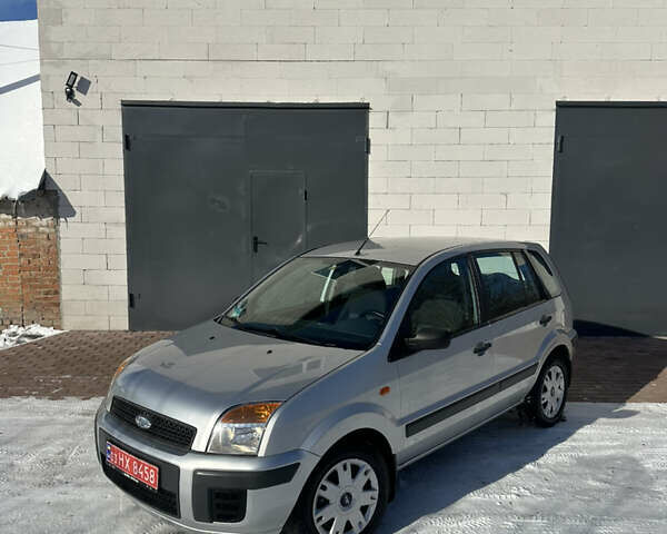 Серый Форд Фьюжн, объемом двигателя 1.4 л и пробегом 200 тыс. км за 5250 $, фото 1 на Automoto.ua