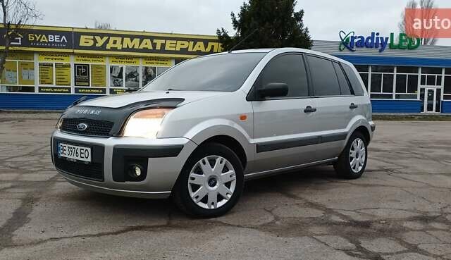 Серый Форд Фьюжн, объемом двигателя 1.2 л и пробегом 152 тыс. км за 5200 $, фото 1 на Automoto.ua