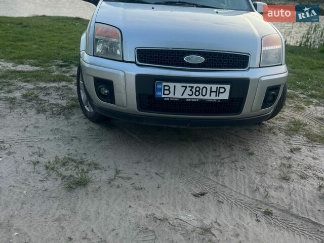 Серый Форд Фьюжн, объемом двигателя 1.6 л и пробегом 350 тыс. км за 4700 $, фото 1 на Automoto.ua