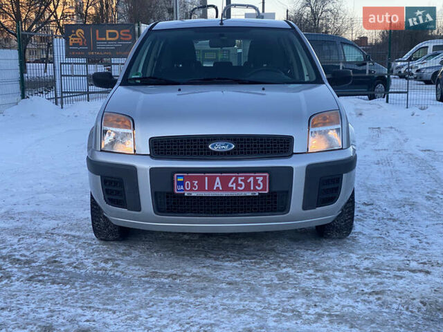 Серый Форд Фьюжн, объемом двигателя 1.6 л и пробегом 121 тыс. км за 5600 $, фото 1 на Automoto.ua