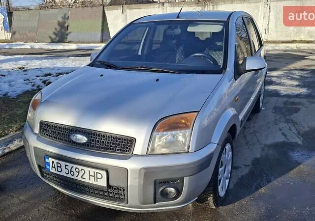 Сірий Форд Фьюжен, об'ємом двигуна 1.4 л та пробігом 242 тис. км за 4300 $, фото 1 на Automoto.ua