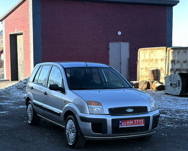 Серый Форд Фьюжн, объемом двигателя 1.4 л и пробегом 236 тыс. км за 4150 $, фото 1 на Automoto.ua