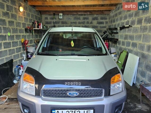 Сірий Форд Фьюжен, об'ємом двигуна 1.6 л та пробігом 218 тис. км за 4500 $, фото 1 на Automoto.ua