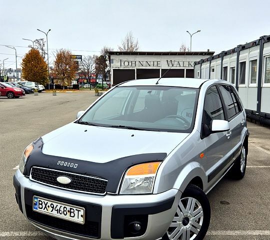 Сірий Форд Фьюжен, об'ємом двигуна 1.6 л та пробігом 146 тис. км за 4800 $, фото 1 на Automoto.ua