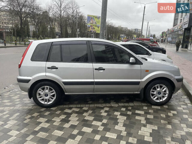 Серый Форд Фьюжн, объемом двигателя 1.39 л и пробегом 167 тыс. км за 5400 $, фото 1 на Automoto.ua