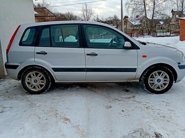 Сірий Форд Фьюжен, об'ємом двигуна 1.4 л та пробігом 283 тис. км за 3900 $, фото 1 на Automoto.ua