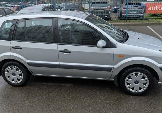 Серый Форд Фьюжн, объемом двигателя 1.4 л и пробегом 256 тыс. км за 4700 $, фото 1 на Automoto.ua