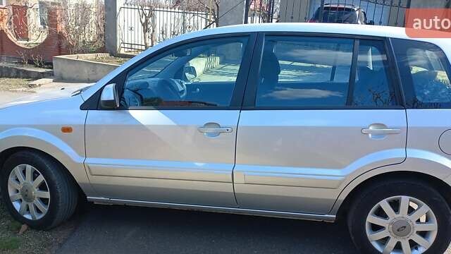 Сірий Форд Фьюжен, об'ємом двигуна 1.6 л та пробігом 89 тис. км за 5400 $, фото 1 на Automoto.ua