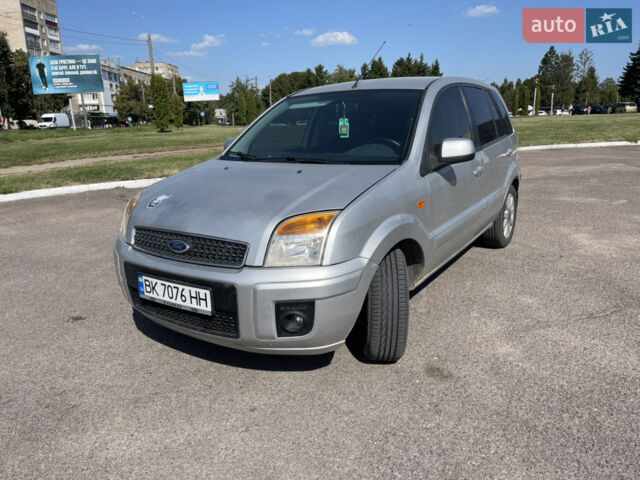 Серый Форд Фьюжн, объемом двигателя 1.6 л и пробегом 270 тыс. км за 4599 $, фото 1 на Automoto.ua