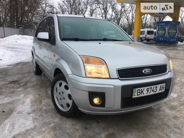 Сірий Форд Фьюжен, об'ємом двигуна 1.6 л та пробігом 153 тис. км за 7888 $, фото 1 на Automoto.ua