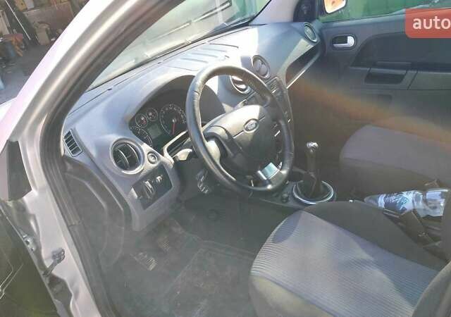 Серый Форд Фьюжн, объемом двигателя 1.4 л и пробегом 170 тыс. км за 4600 $, фото 1 на Automoto.ua