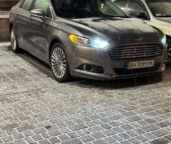 Серый Форд Фьюжн, объемом двигателя 2 л и пробегом 253 тыс. км за 13500 $, фото 1 на Automoto.ua