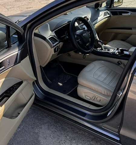 Сірий Форд Фьюжен, об'ємом двигуна 2.4 л та пробігом 200 тис. км за 9000 $, фото 1 на Automoto.ua