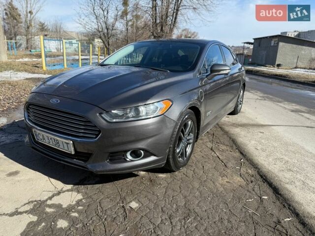 Сірий Форд Фьюжен, об'ємом двигуна 2 л та пробігом 242 тис. км за 9600 $, фото 1 на Automoto.ua