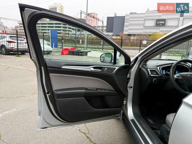 Сірий Форд Фьюжен, об'ємом двигуна 2 л та пробігом 148 тис. км за 11500 $, фото 1 на Automoto.ua