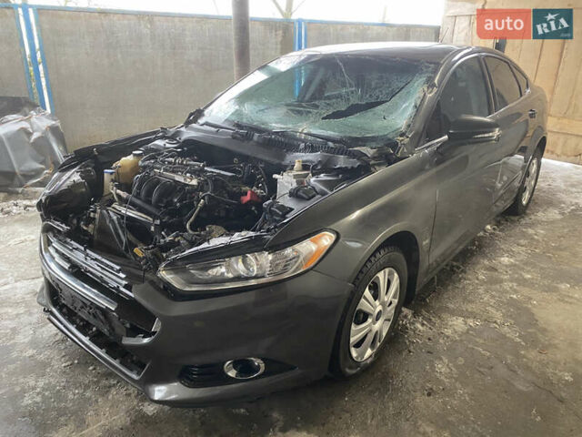 Серый Форд Фьюжн, объемом двигателя 0 л и пробегом 160 тыс. км за 3900 $, фото 1 на Automoto.ua