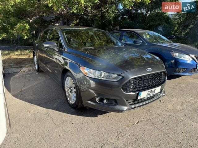 Сірий Форд Фьюжен, об'ємом двигуна 2 л та пробігом 140 тис. км за 13000 $, фото 1 на Automoto.ua