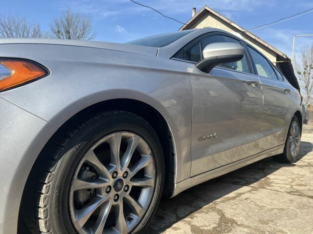 Серый Форд Фьюжн, объемом двигателя 2 л и пробегом 207 тыс. км за 13000 $, фото 1 на Automoto.ua