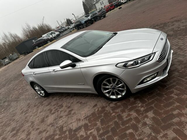 Сірий Форд Фьюжен, об'ємом двигуна 2 л та пробігом 184 тис. км за 13500 $, фото 1 на Automoto.ua