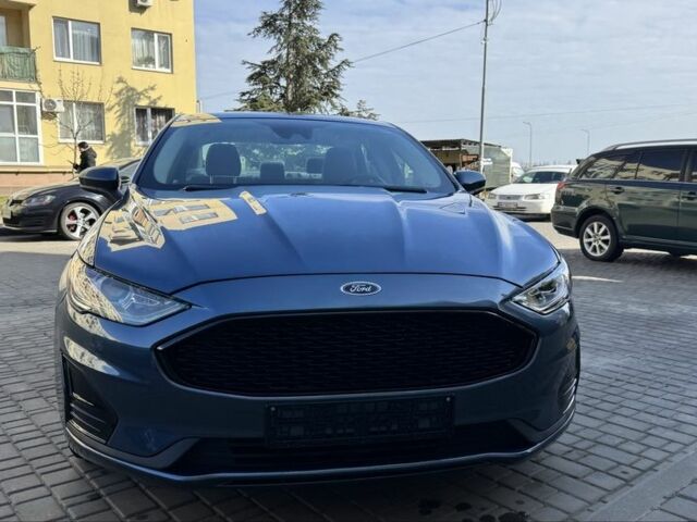 Сірий Форд Фьюжен, об'ємом двигуна 2 л та пробігом 130 тис. км за 13495 $, фото 1 на Automoto.ua