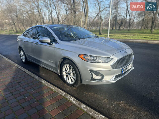 Сірий Форд Фьюжен, об'ємом двигуна 2 л та пробігом 142 тис. км за 15700 $, фото 1 на Automoto.ua