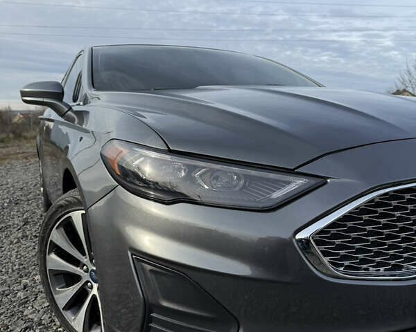 Сірий Форд Фьюжен, об'ємом двигуна 2 л та пробігом 112 тис. км за 12900 $, фото 1 на Automoto.ua