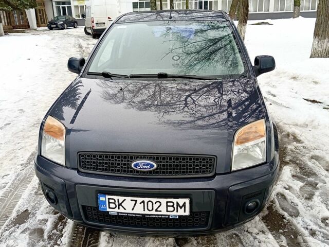 Серый Форд Фьюжн, объемом двигателя 1.4 л и пробегом 319 тыс. км за 6500 $, фото 1 на Automoto.ua