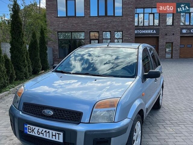 Синий Форд Фьюжн, объемом двигателя 1.39 л и пробегом 159 тыс. км за 4500 $, фото 1 на Automoto.ua