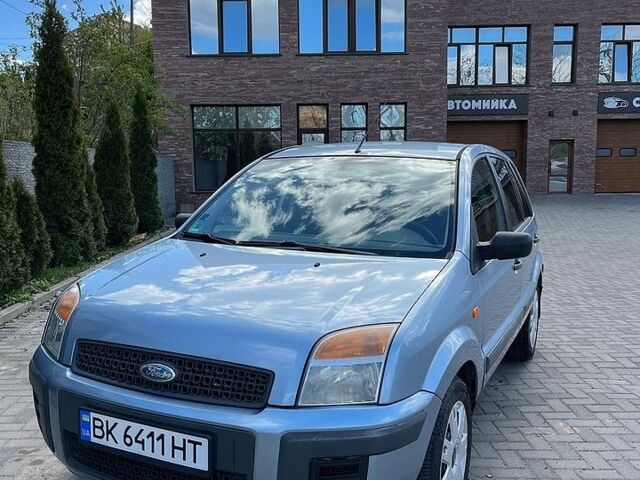 Синий Форд Фьюжн, объемом двигателя 1.39 л и пробегом 159 тыс. км за 4500 $, фото 1 на Automoto.ua