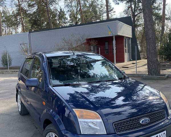 Синий Форд Фьюжн, объемом двигателя 1.4 л и пробегом 250 тыс. км за 4500 $, фото 1 на Automoto.ua