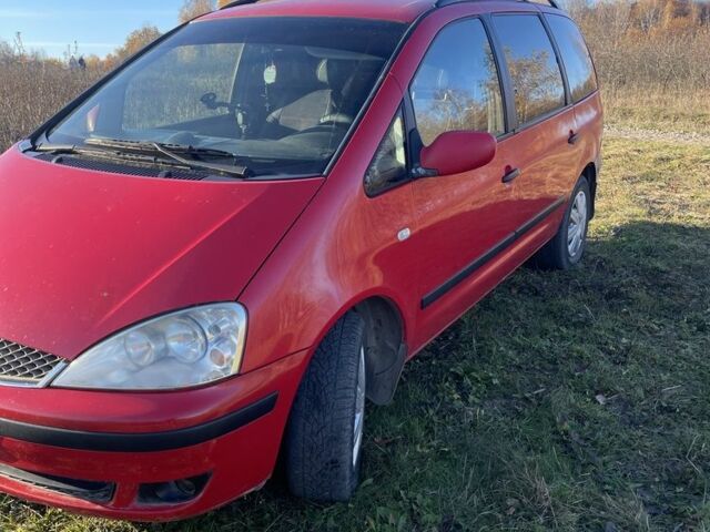 Красный Форд Галакси, объемом двигателя 1.9 л и пробегом 330 тыс. км за 4000 $, фото 1 на Automoto.ua