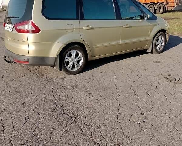 Желтый Форд Галакси, объемом двигателя 2 л и пробегом 367 тыс. км за 5100 $, фото 1 на Automoto.ua