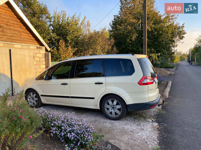 Желтый Форд Галакси, объемом двигателя 2 л и пробегом 280 тыс. км за 9500 $, фото 1 на Automoto.ua