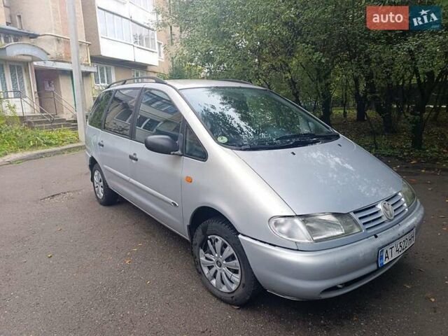 Сірий Форд Галаксі, об'ємом двигуна 1.9 л та пробігом 481 тис. км за 2600 $, фото 1 на Automoto.ua