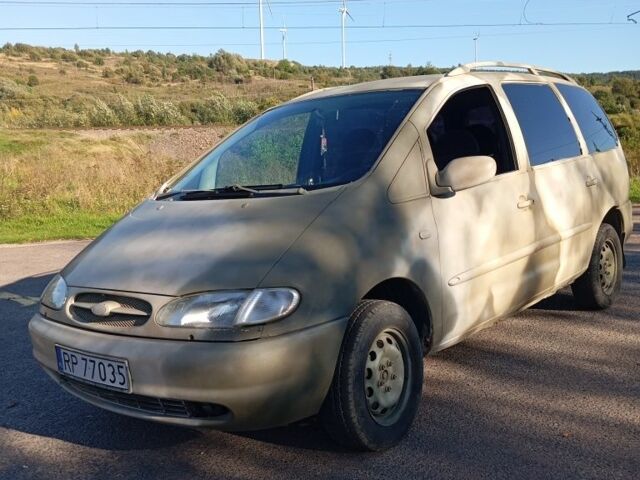 Серый Форд Галакси, объемом двигателя 2.3 л и пробегом 300 тыс. км за 1300 $, фото 1 на Automoto.ua