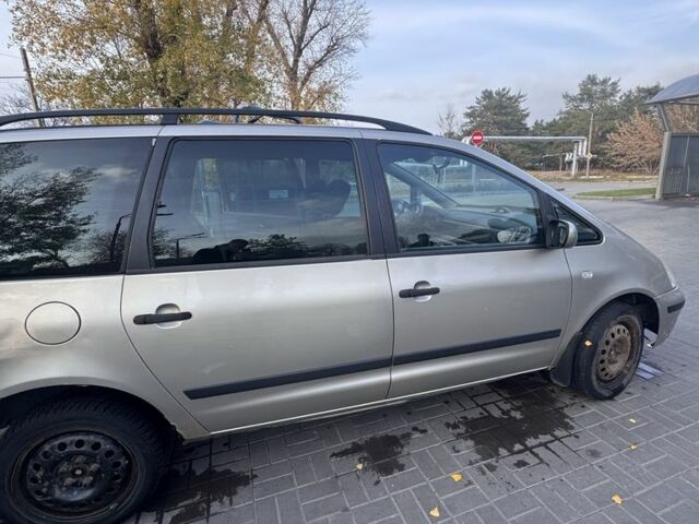 Серый Форд Галакси, объемом двигателя 1.9 л и пробегом 341 тыс. км за 2381 $, фото 1 на Automoto.ua