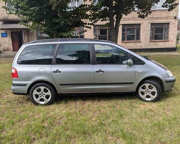 Серый Форд Галакси, объемом двигателя 2.3 л и пробегом 300 тыс. км за 5600 $, фото 1 на Automoto.ua
