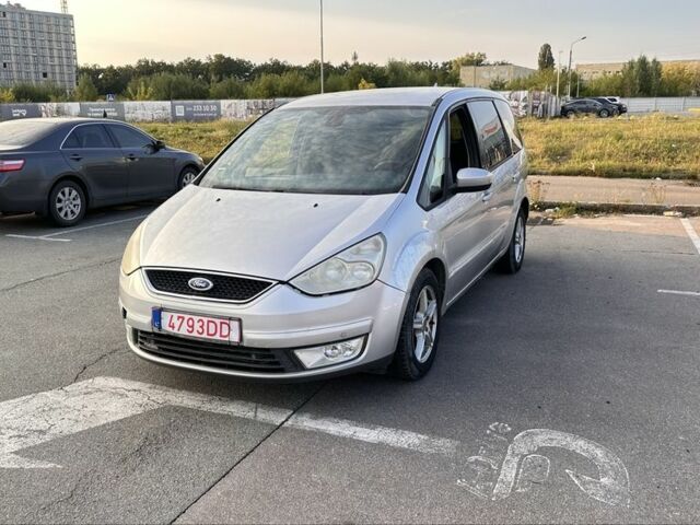 Сірий Форд Галаксі, об'ємом двигуна 2 л та пробігом 359 тис. км за 3104 $, фото 1 на Automoto.ua