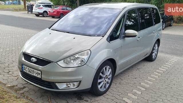 Серый Форд Галакси, объемом двигателя 2 л и пробегом 238 тыс. км за 9409 $, фото 1 на Automoto.ua