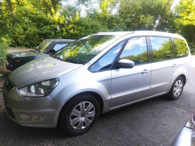 Серый Форд Галакси, объемом двигателя 2 л и пробегом 215 тыс. км за 8800 $, фото 1 на Automoto.ua